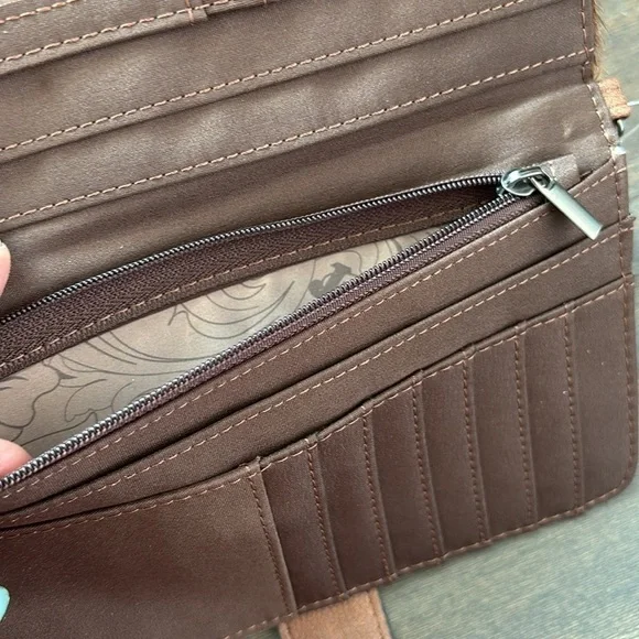 Justin Boots Wristlet/Wallet,Hair hide,bone inlay,magnetic close,genuine leather - Picture 6 of 11